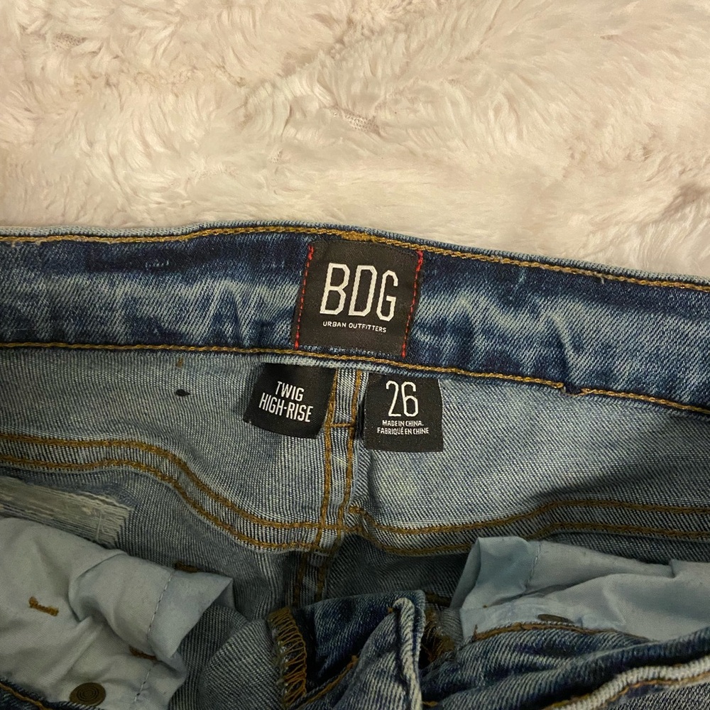 BDG Twig High Rise Ripped Medium Wash - Picture 3 of 5